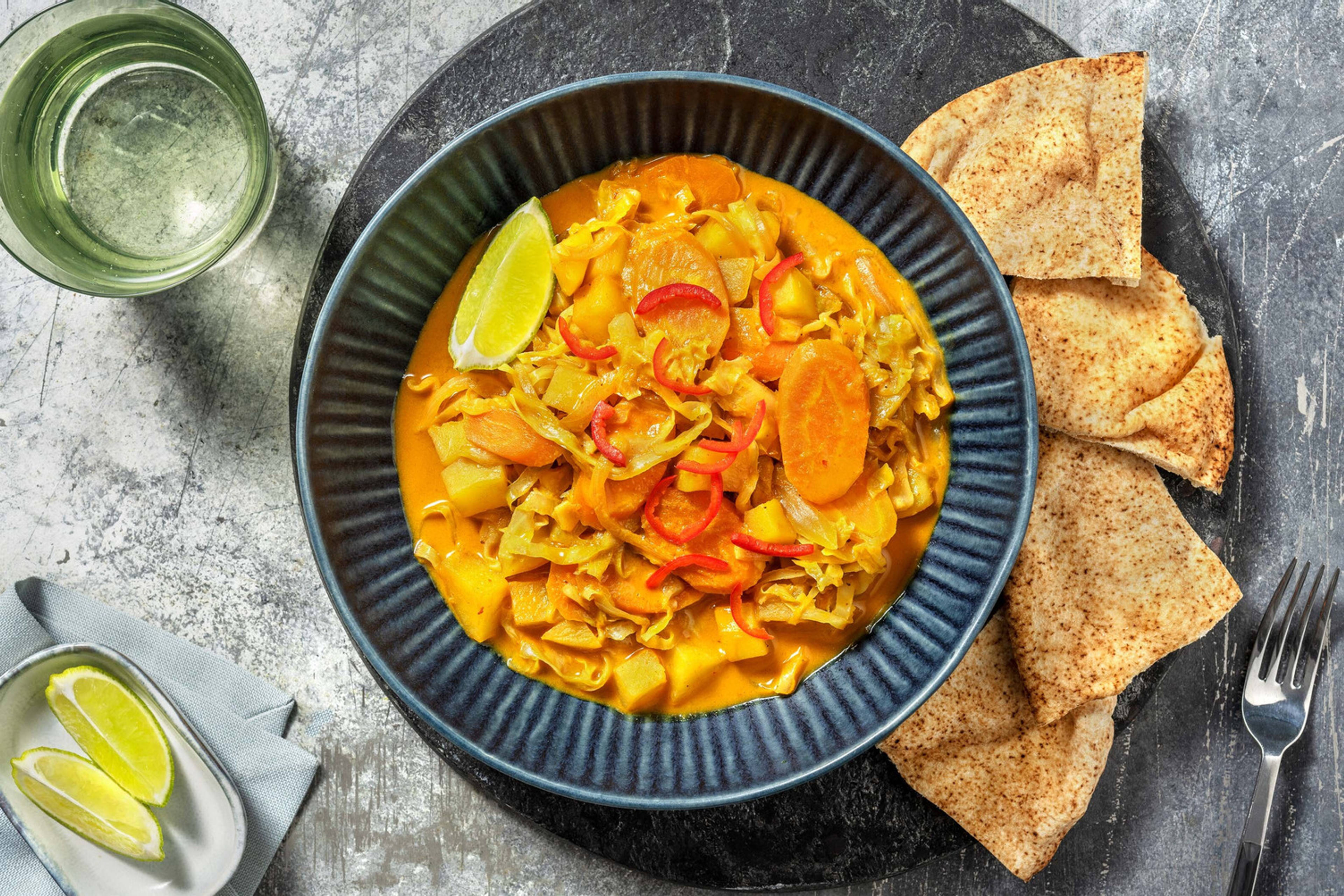 Goldenes Curry mit Chinakohl und Rüebli