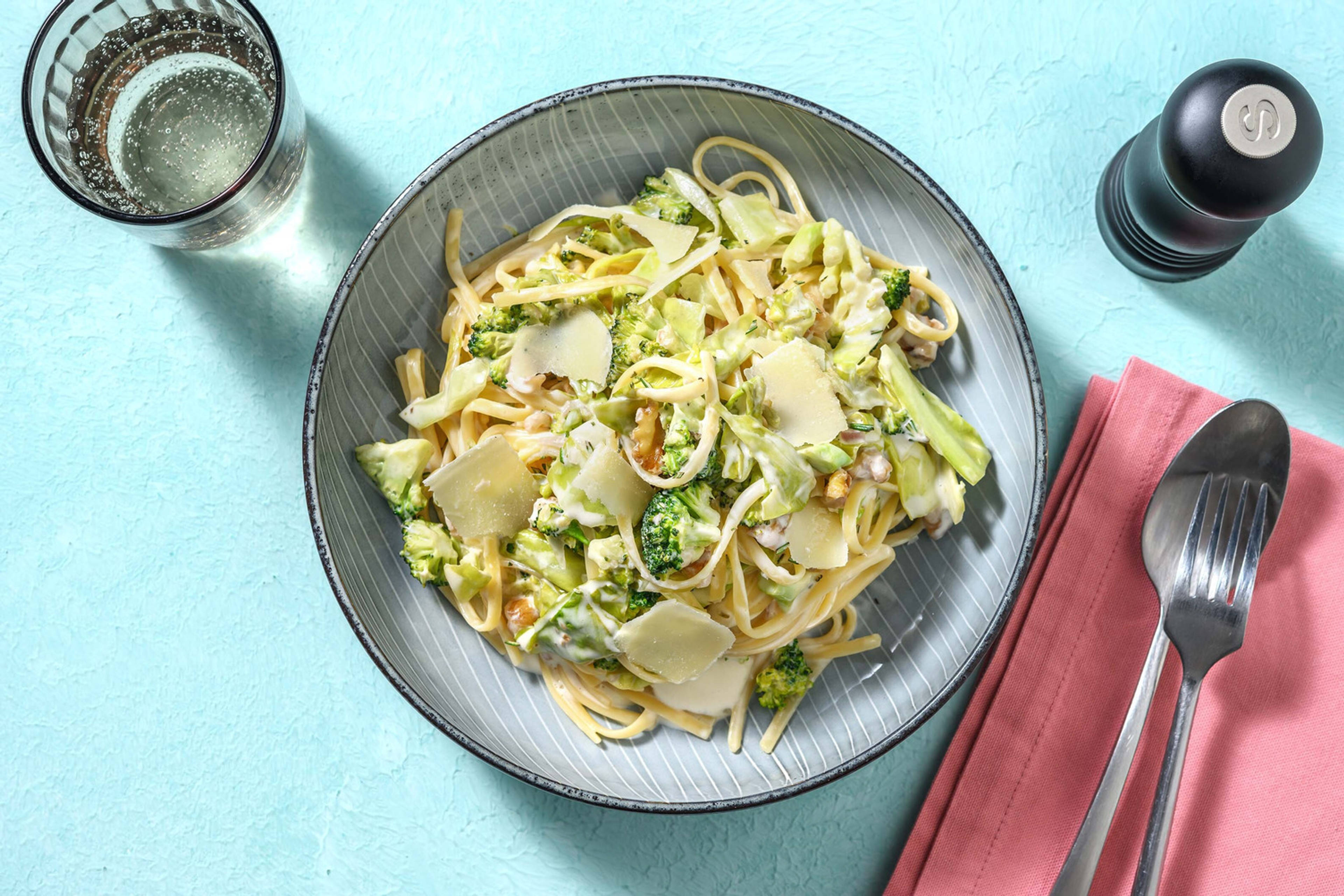 Romige spaghetti met broccoli en walnoot