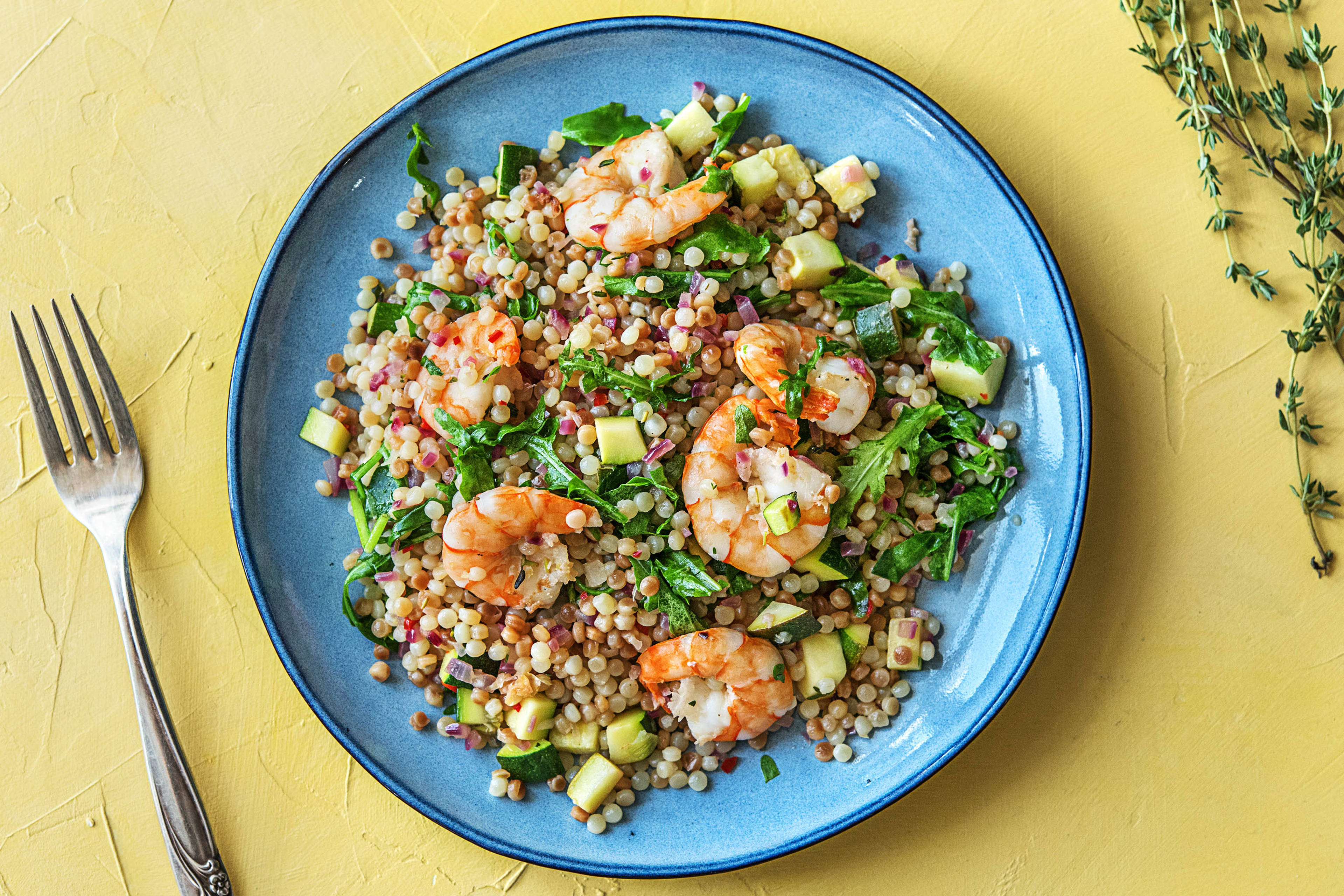 Parelcouscous met grote garnalen en courgette