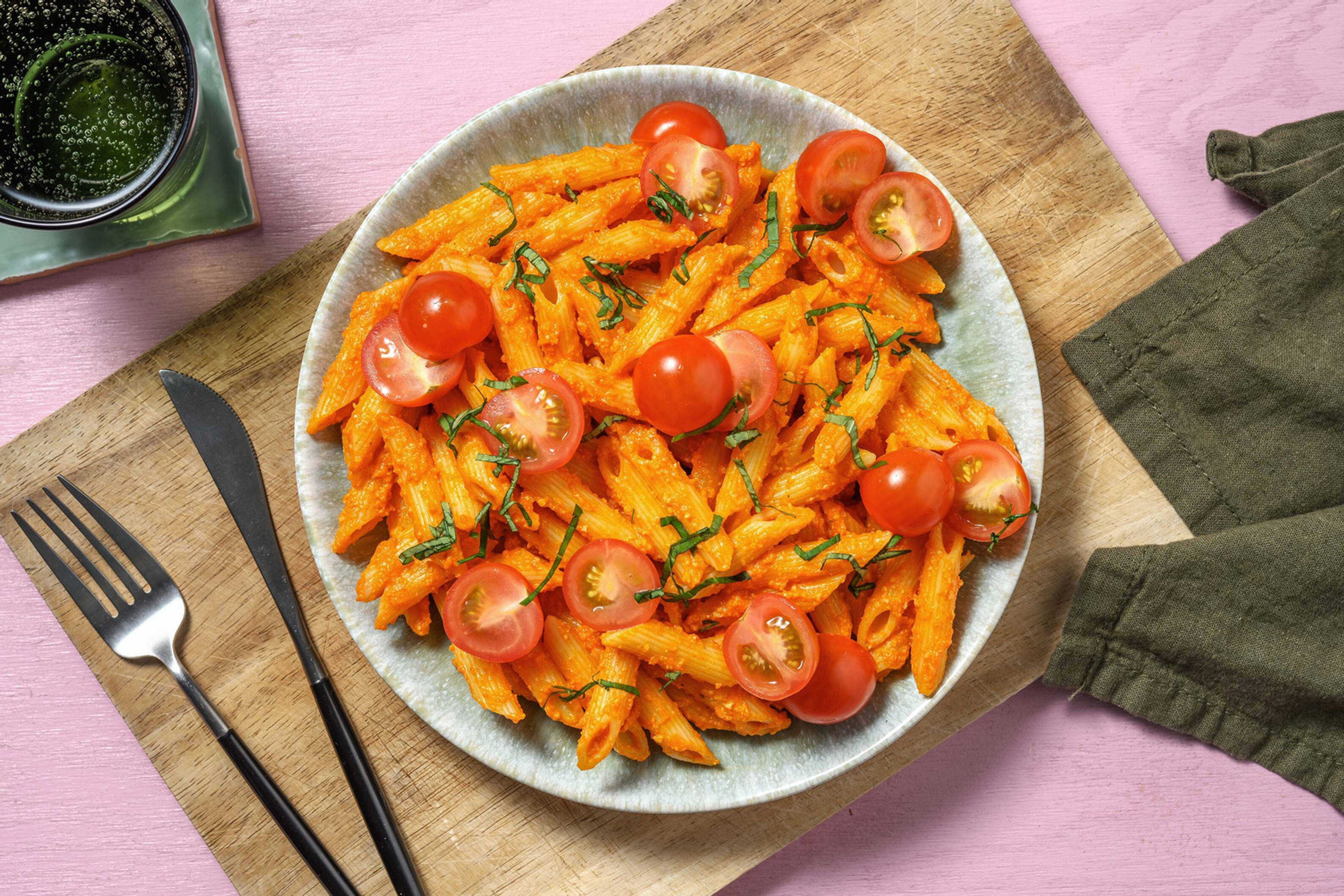 Pasta in cremiger Cashew-Tomaten-Sauce