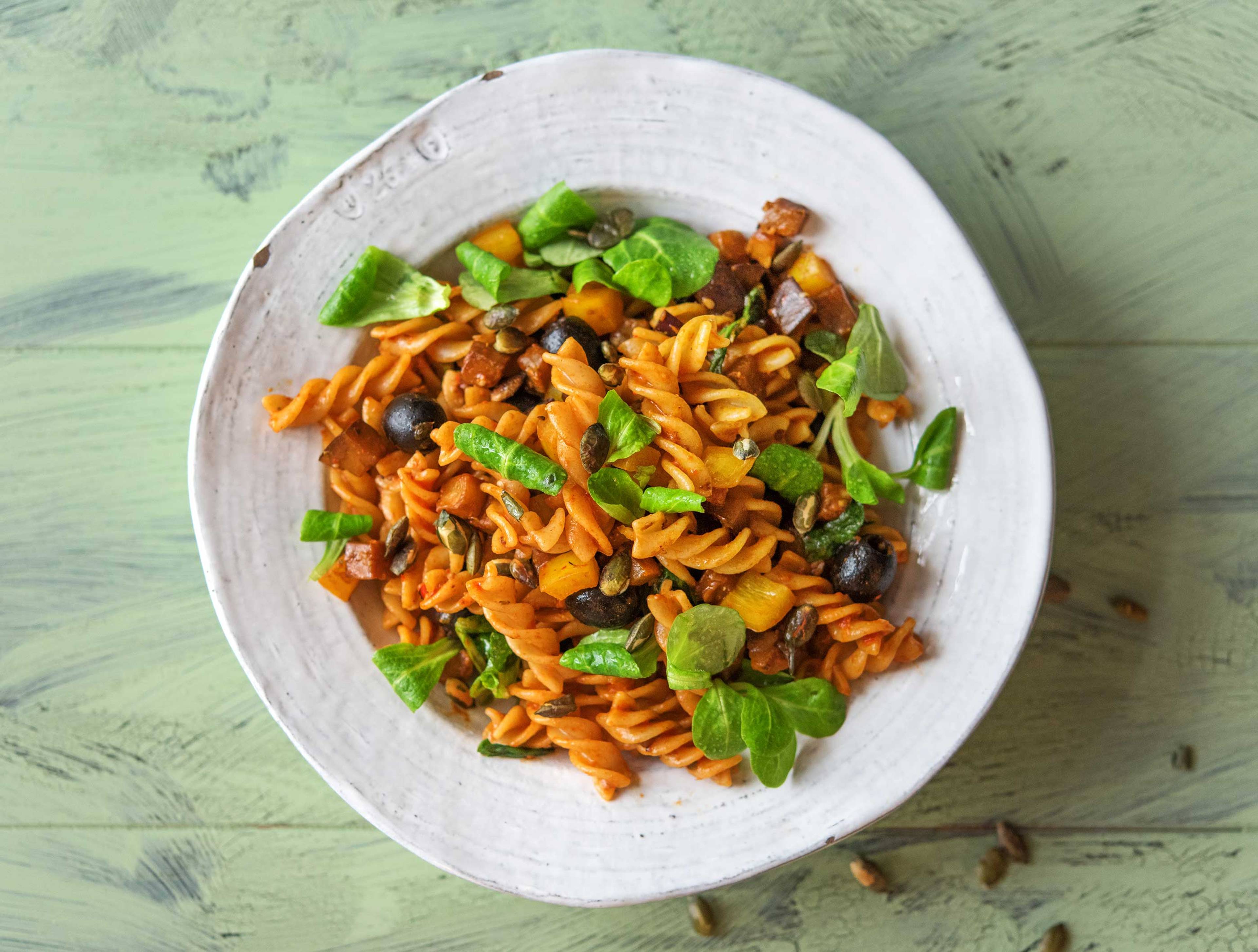 Pasta pesto met zachte groenten en olijven
