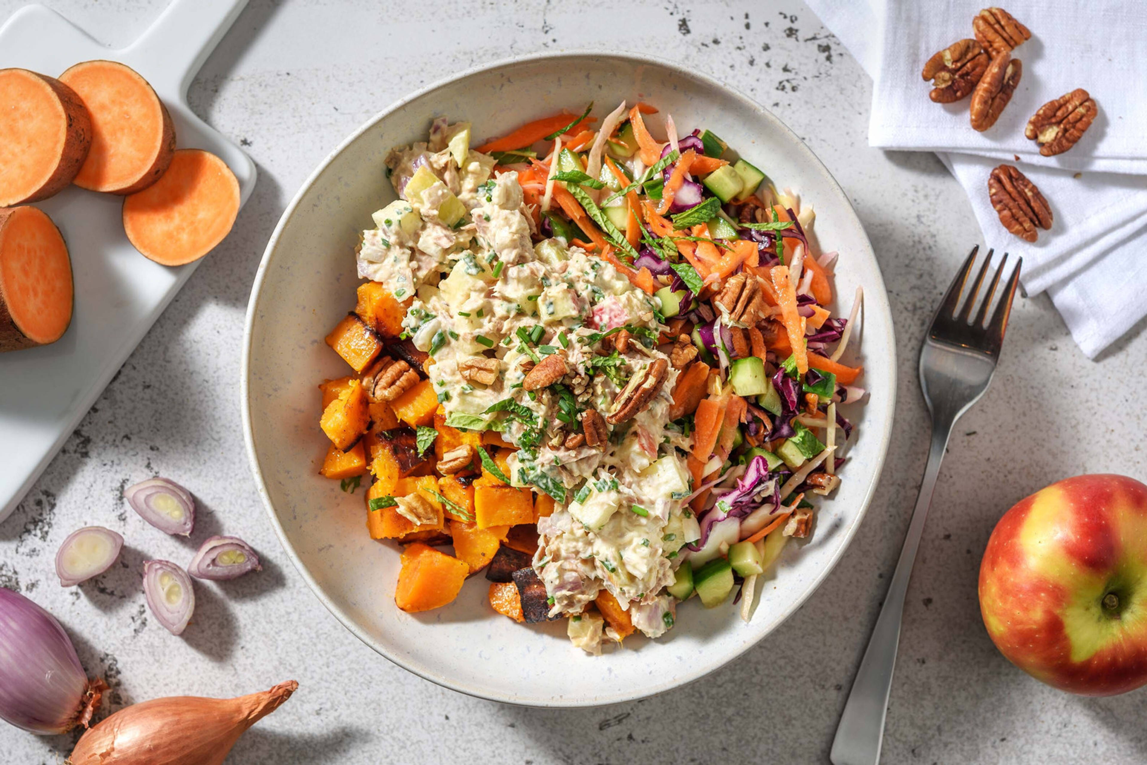 Gepofte zoete aardappel met frisse tonijnsalade