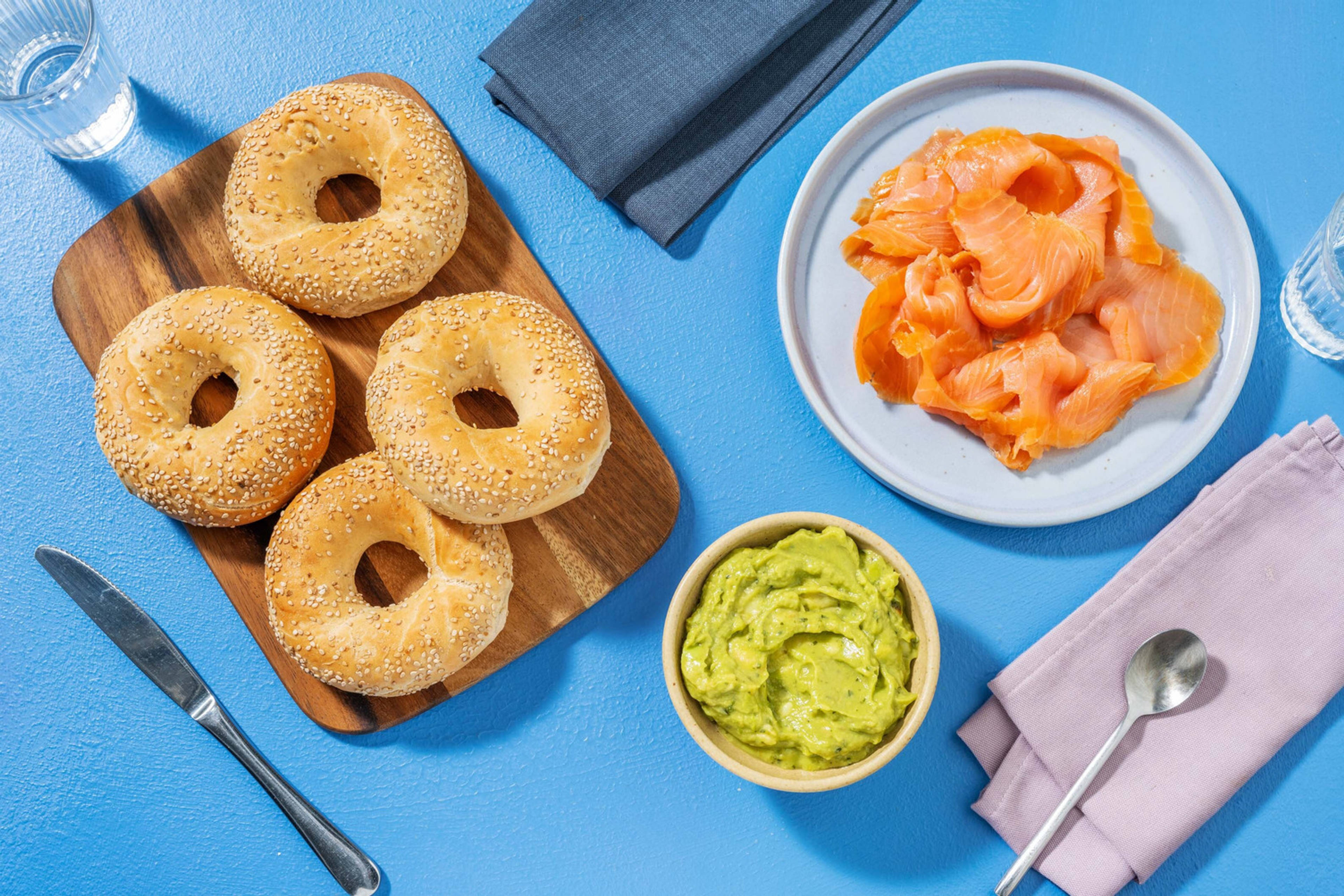 Pimp your Bagel! Guacamole und Räucherlachs
