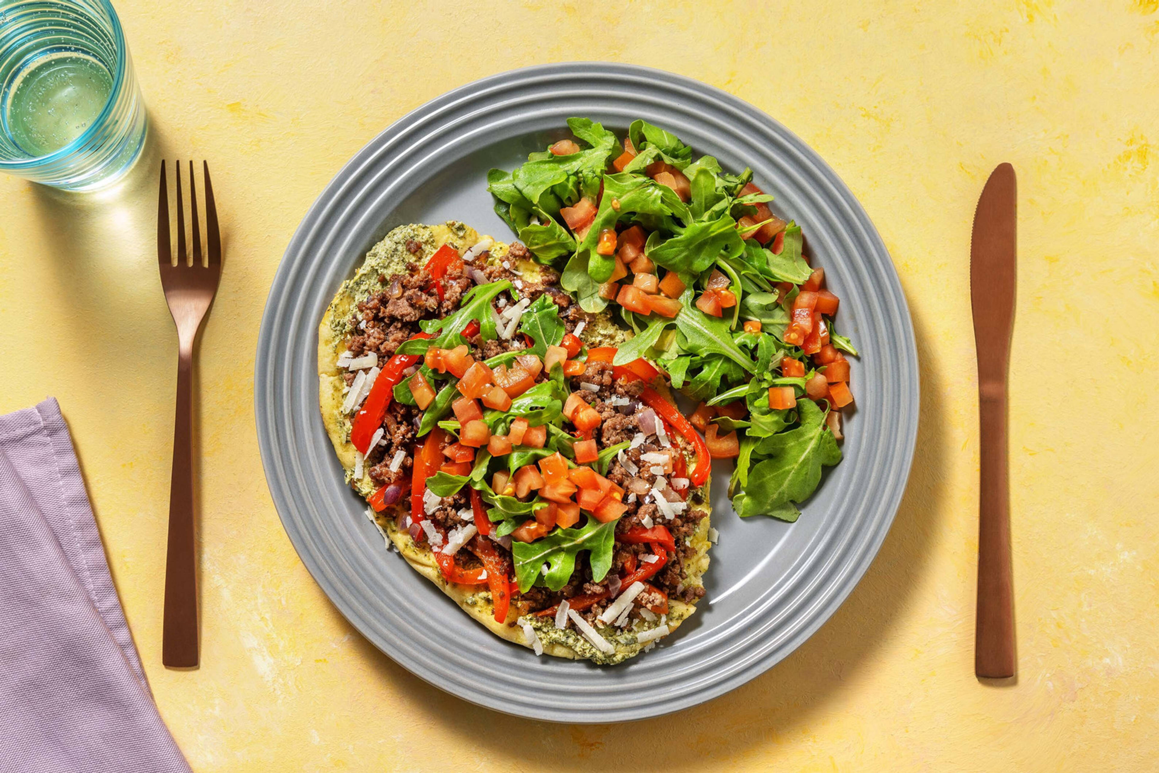 Naanpizza met pesto-roomkaas