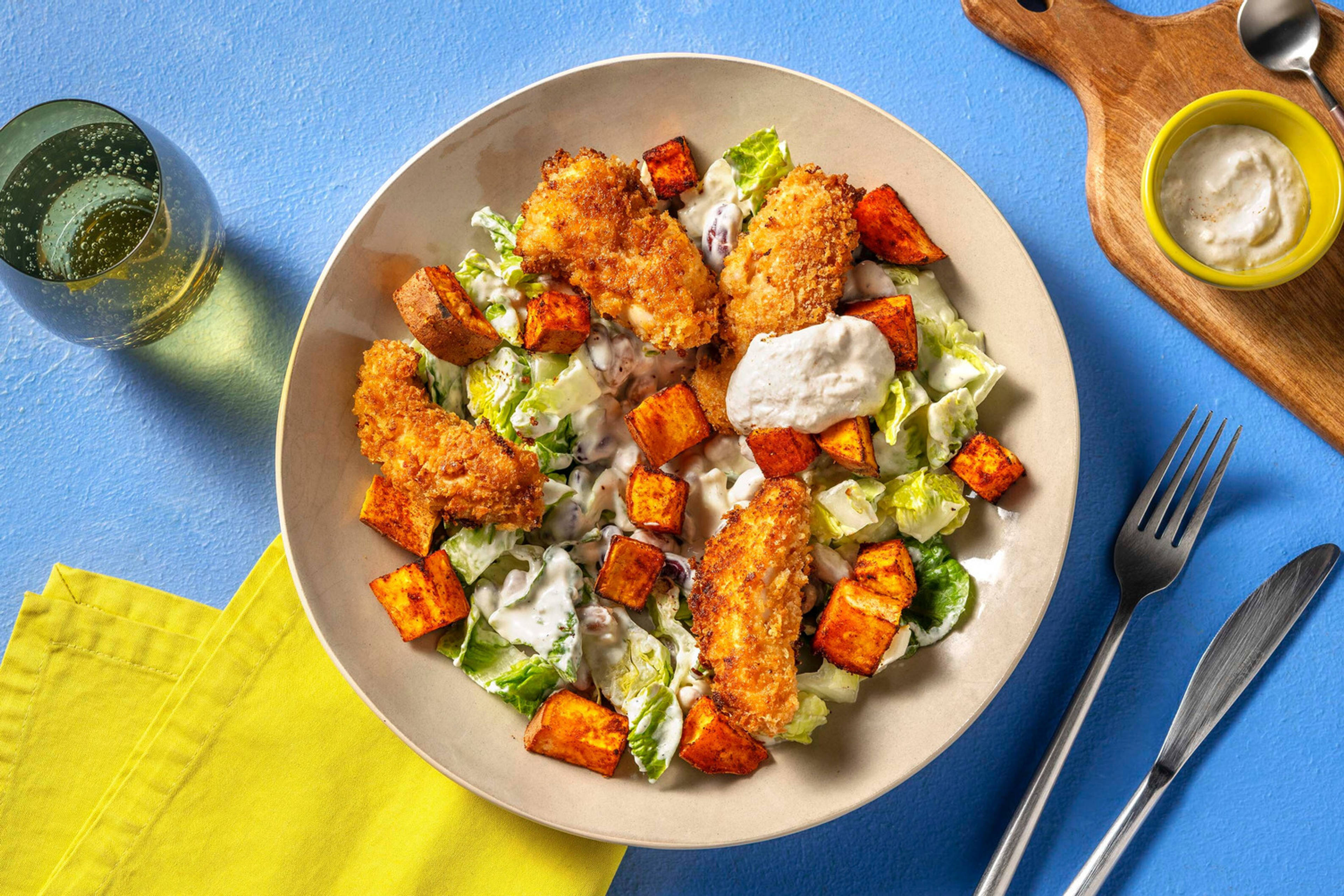 Hähnchen-Nuggets mit Süßkartoffel-Bohnen-Salat