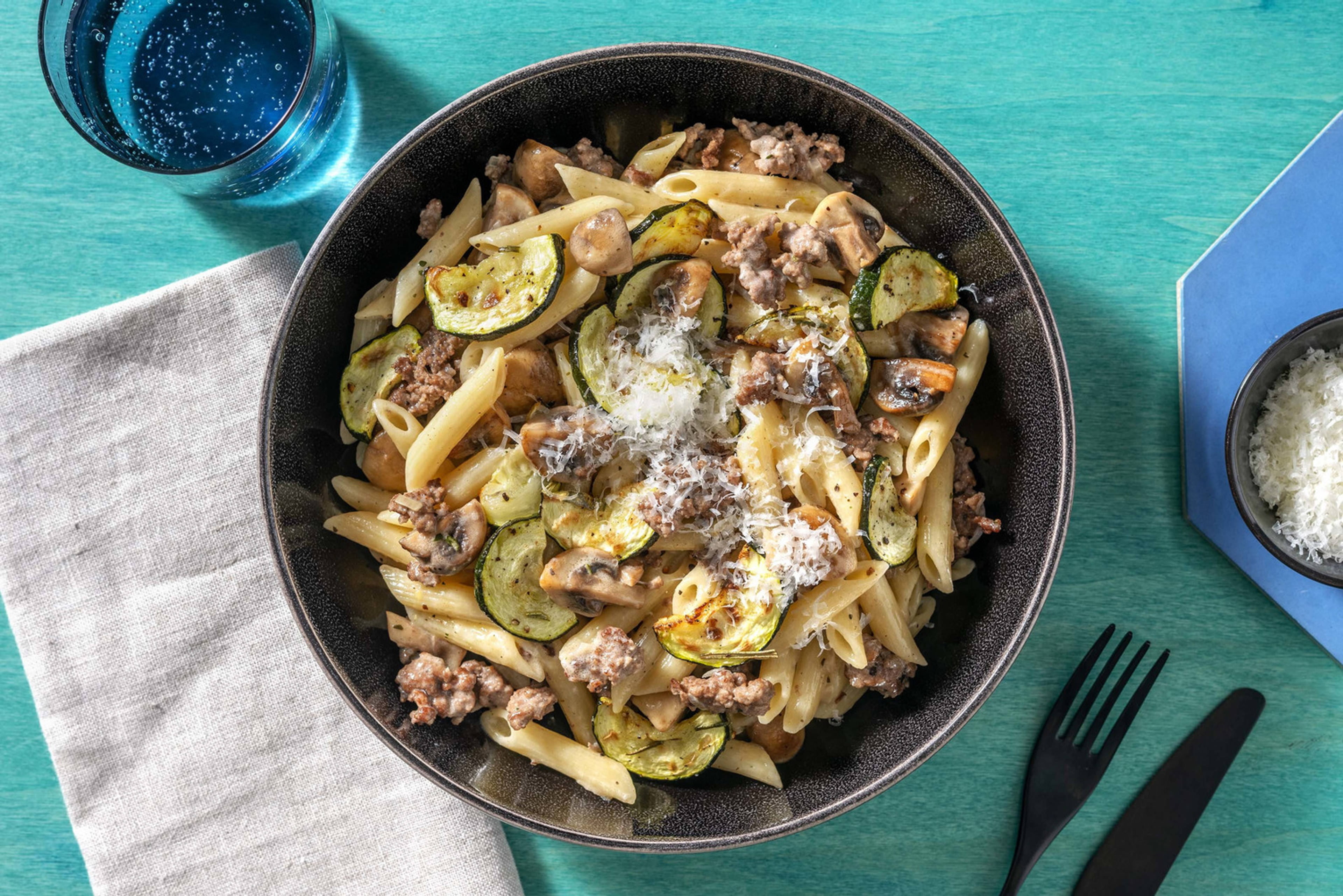 Romige ragù bianco met rundergehakt en penne