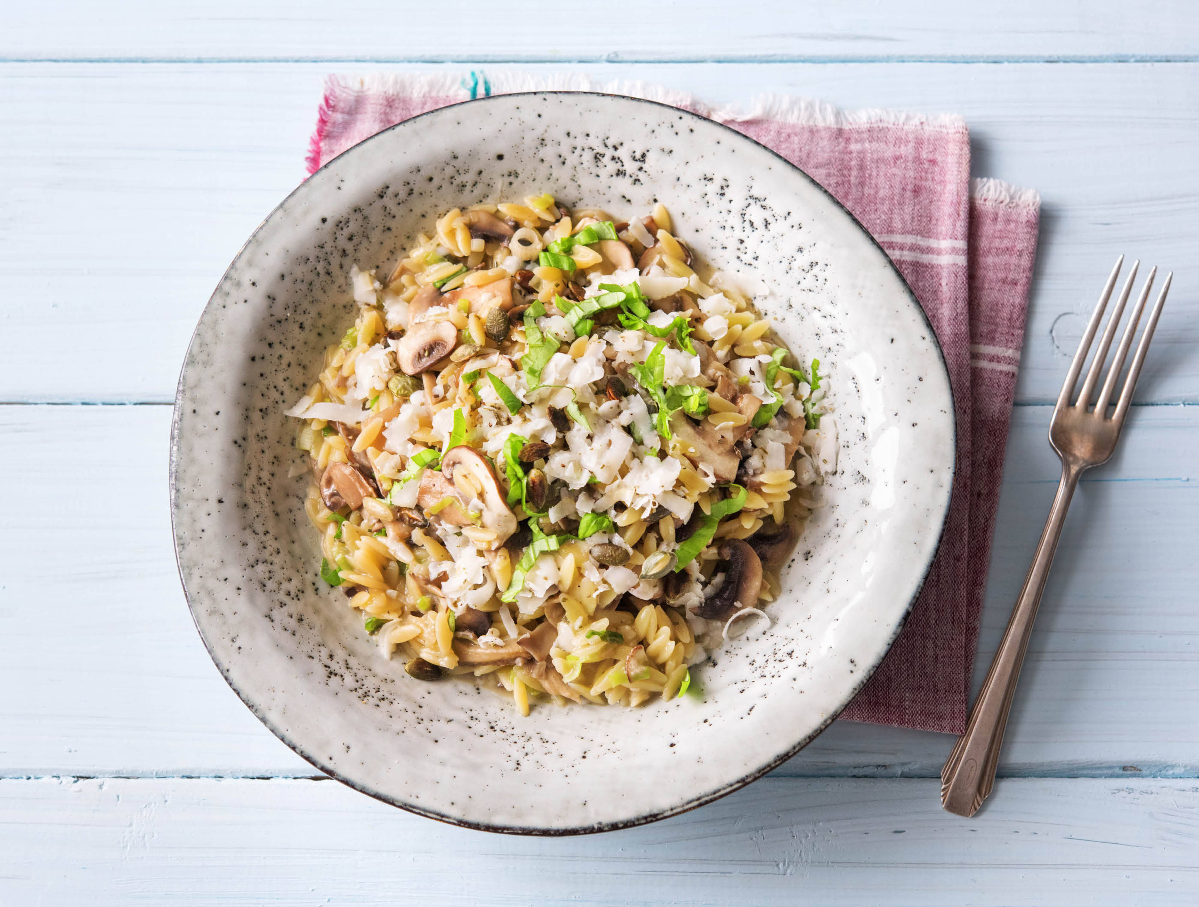 Risotto van orzo met paddenstoelen en kruidenkaas