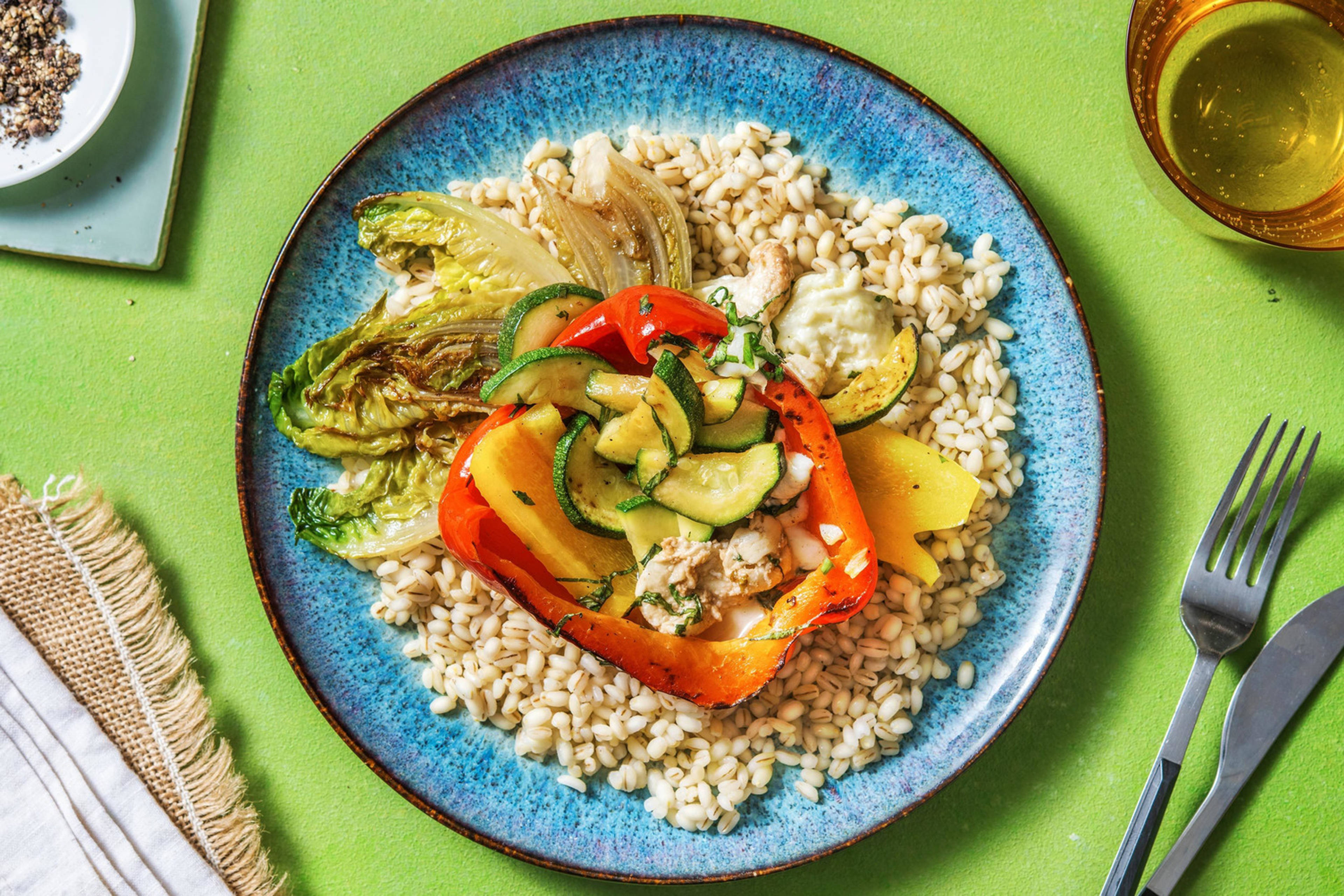 Salade caprese de légumes d'été rôtis