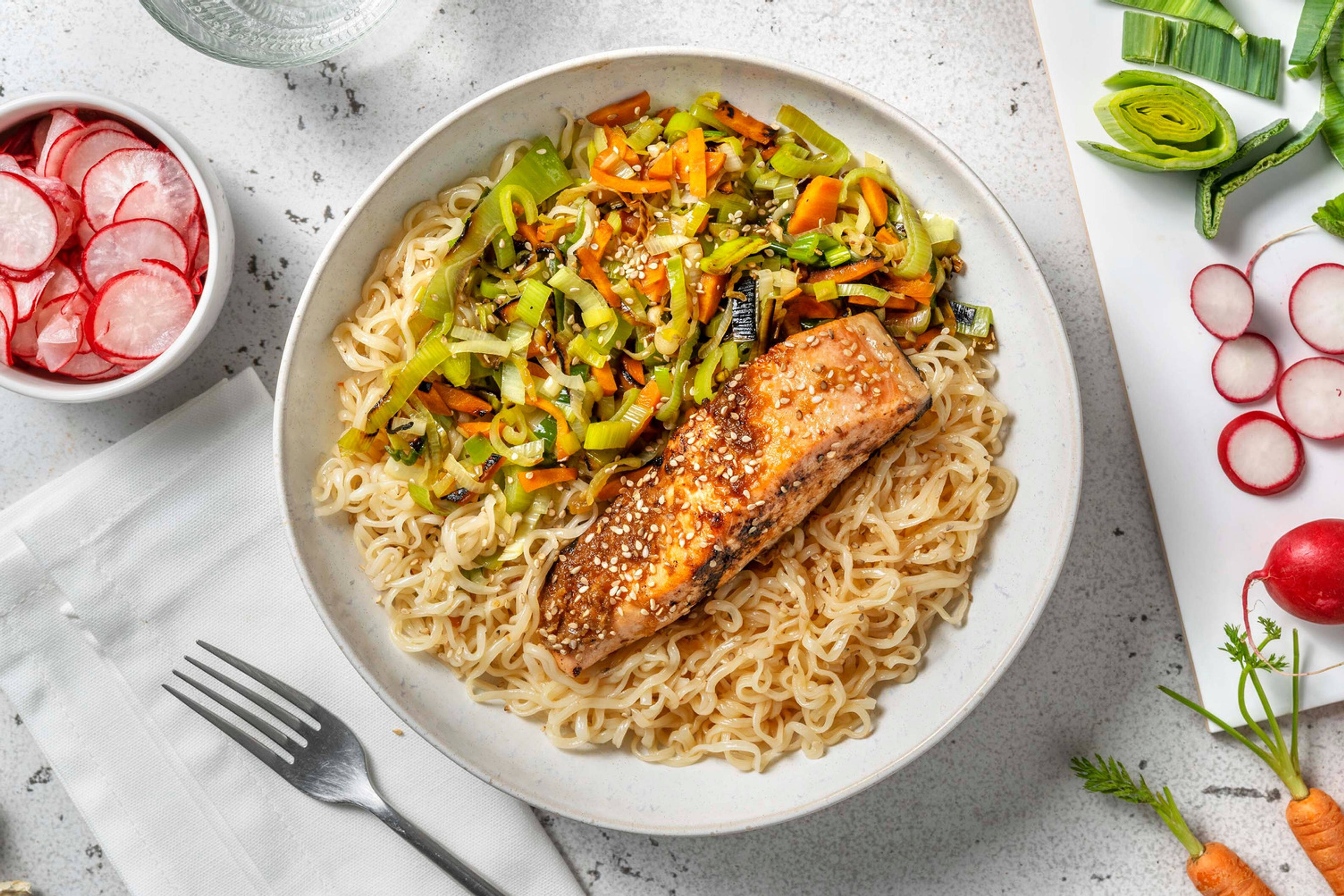 Saumon teriyaki et nouilles complètes