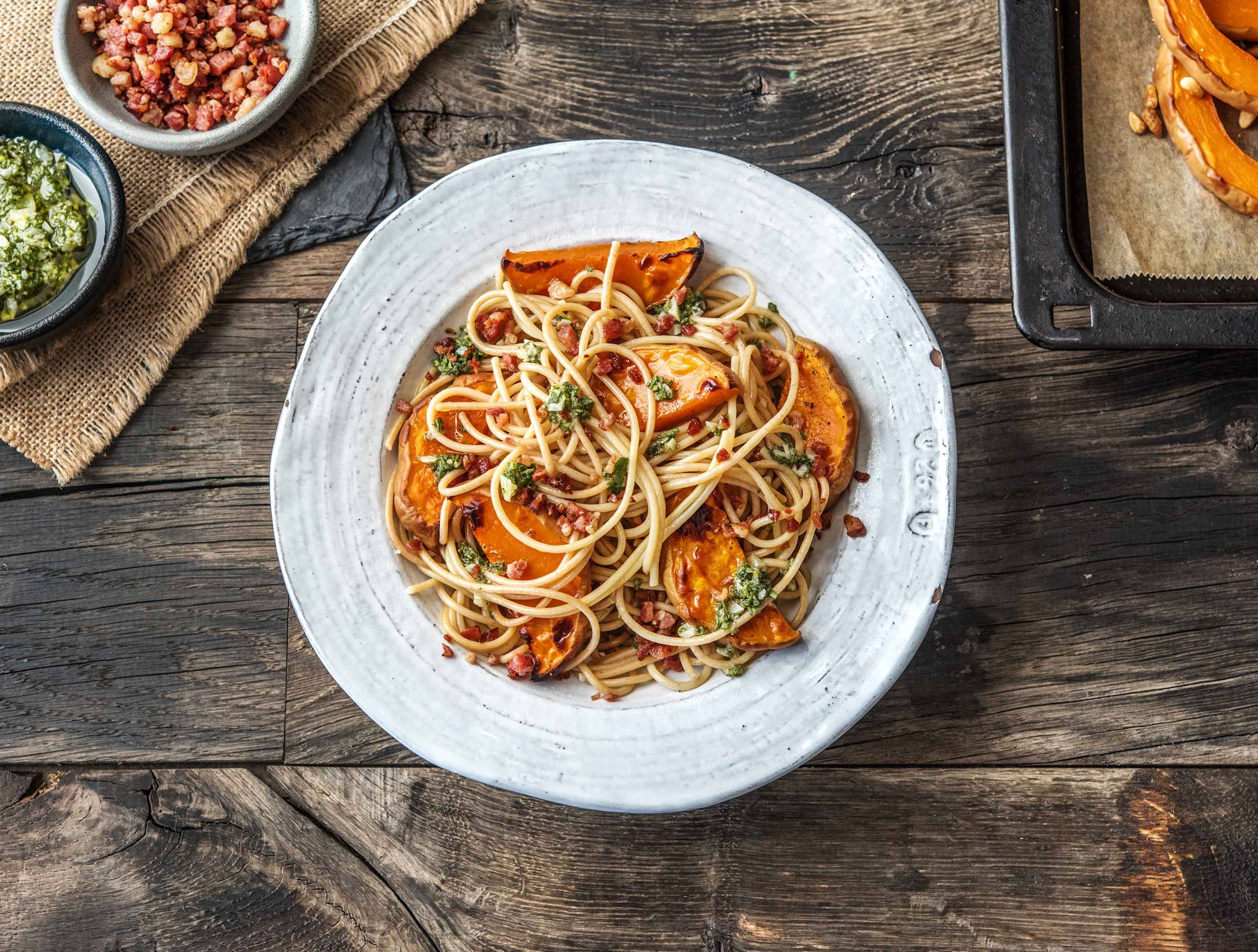 Spaghetti met knoflook en salie