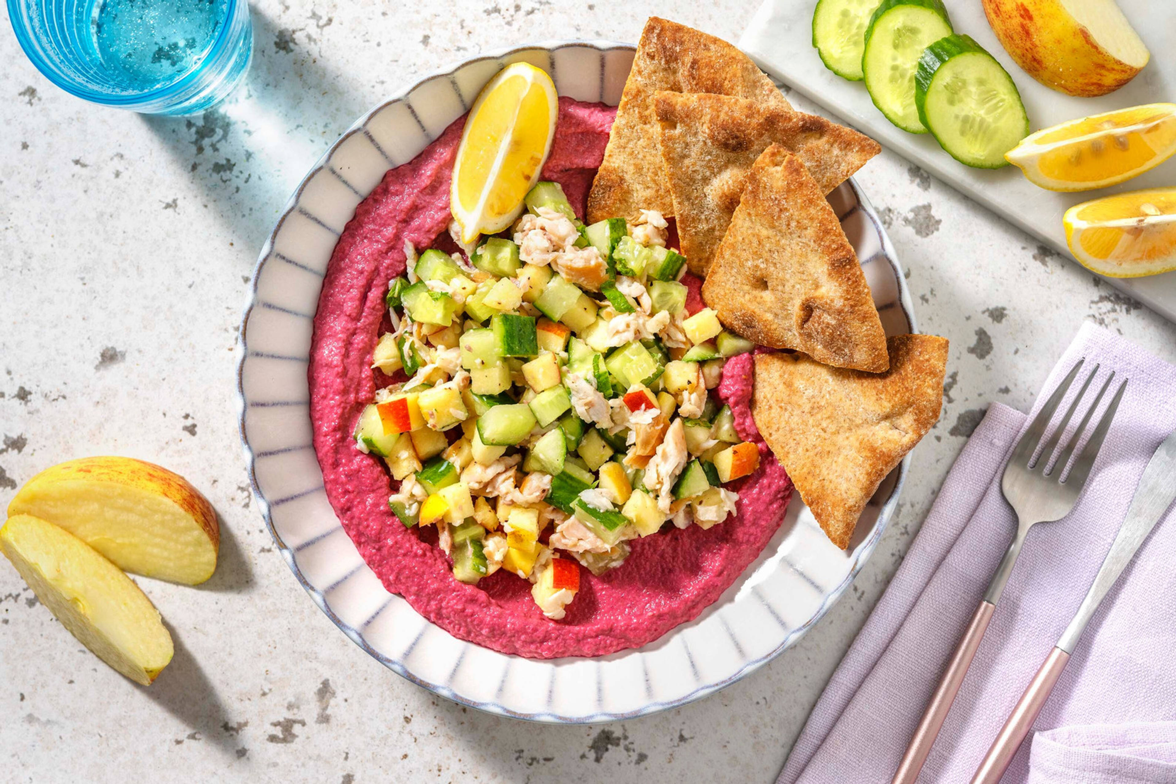 Tartinade de betterave rouge et salade de truite fumée