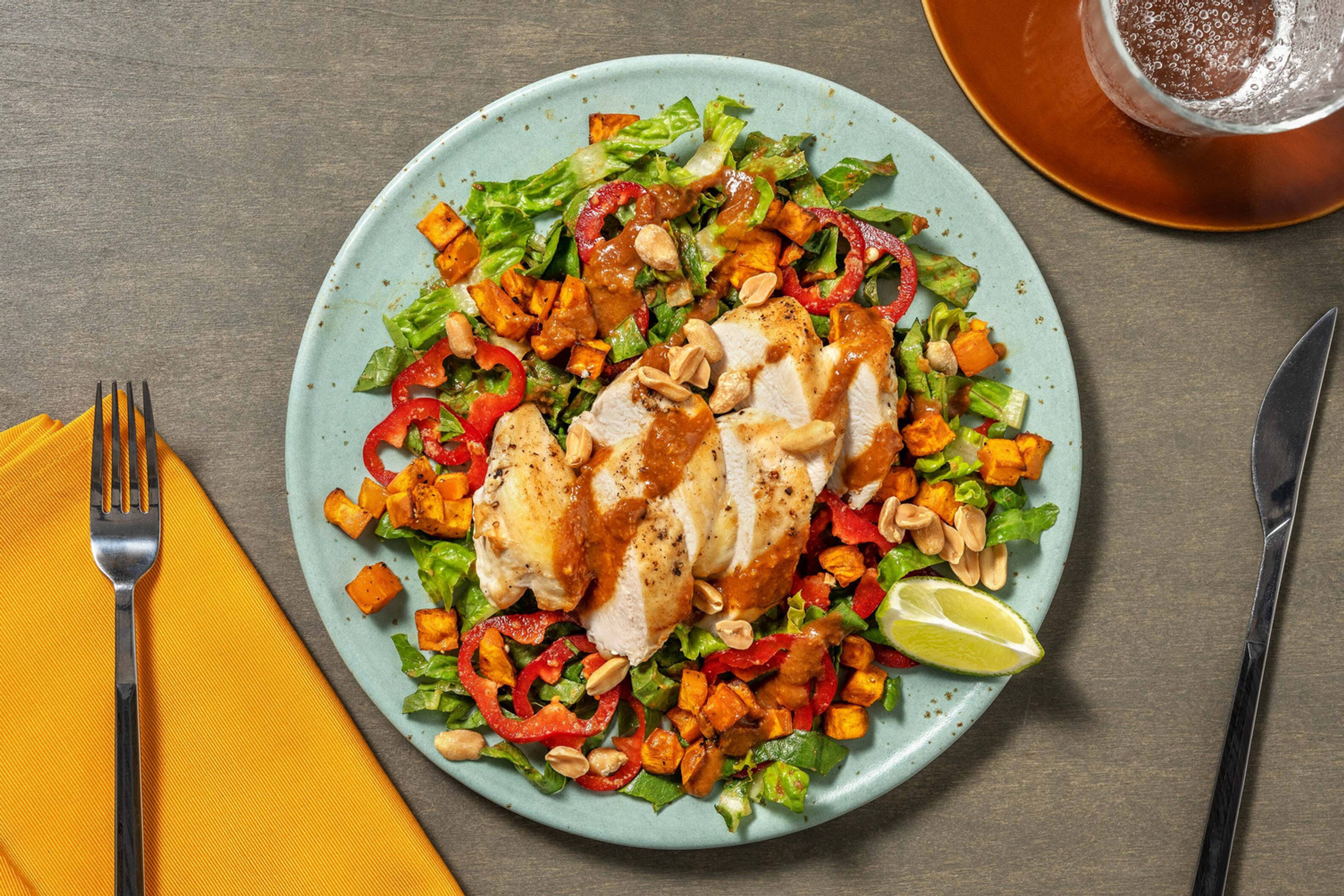 Thai Hähnchen Salat mit Erdnuss-Soja-Dressing