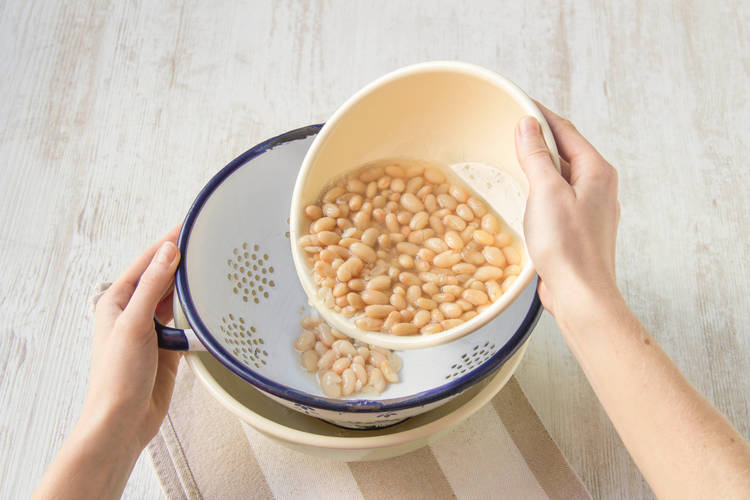 Drain and rinse the cannellini beans