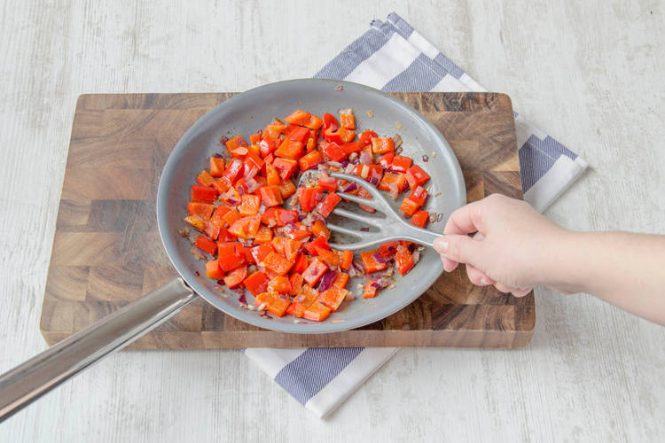 Sautée capsicum and transfer to plate