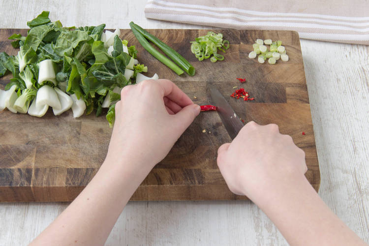 Slice the red chilli