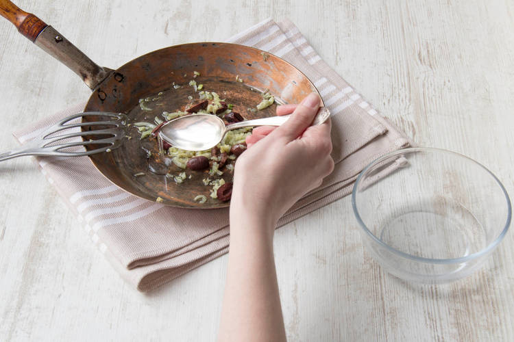 Adding pasta water is a classic Italian trick