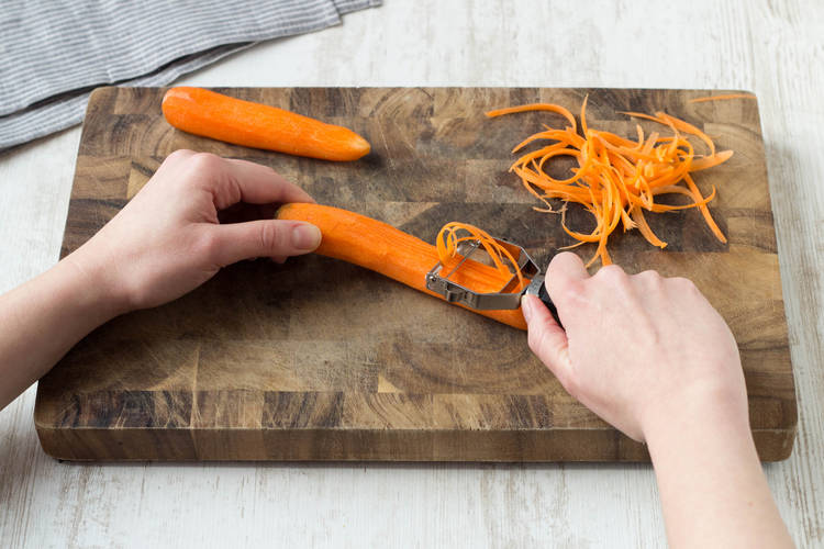 Peel the shredded carrots