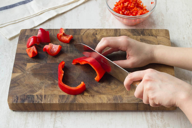Cut the remaining pepper into 2cm chunks.