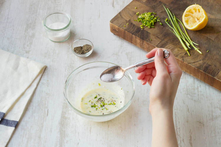 Mix the chives with the sour cream