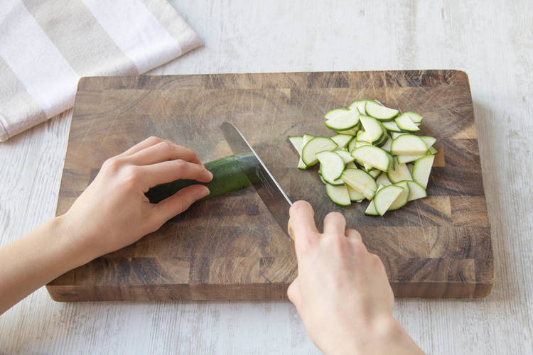 Prepare the zucchini