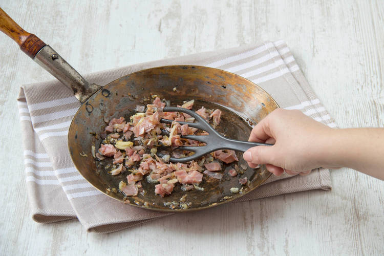 Cook the pancetta, onion and garlic