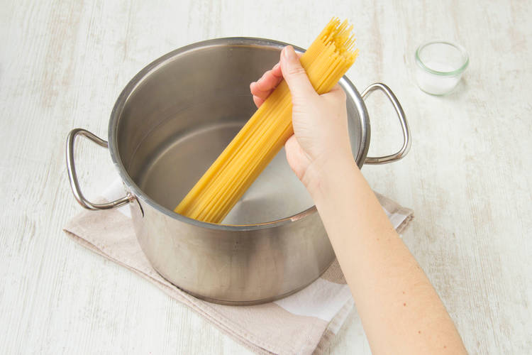 Spaghetti kochen