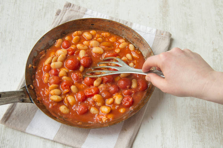 Cook beans and vegetables