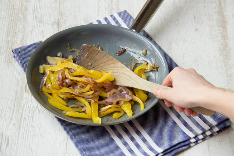 Paprika und Zwiebeln schmoren