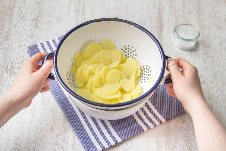 Die Kartoffel für das Gratin vorbereiten