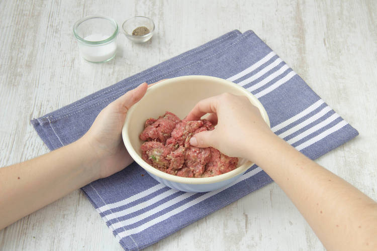 Mix the mince
