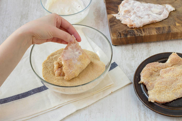 Put each chicken breasts into the bowl of breadcrumbs