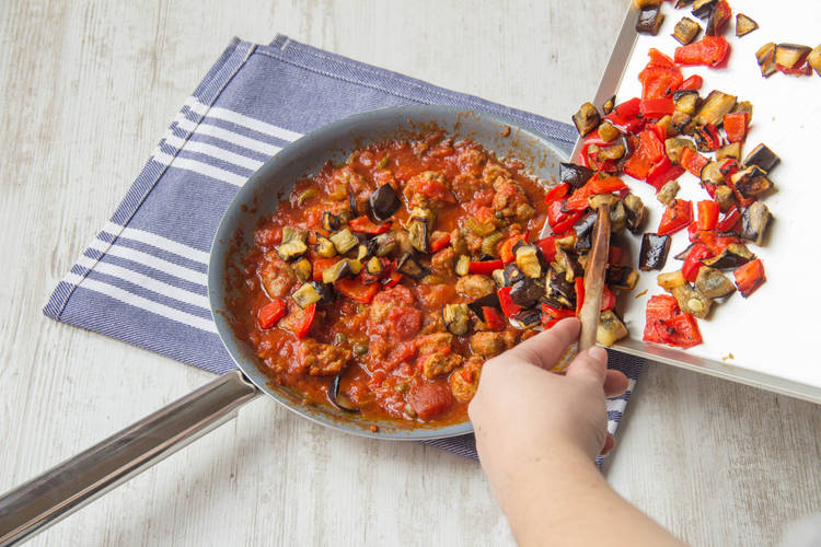 Add the roasted vegetables into the pan