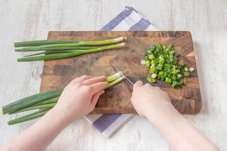 Slice spring onions