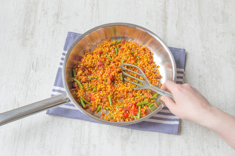 Chorizo und Gemüse anbraten