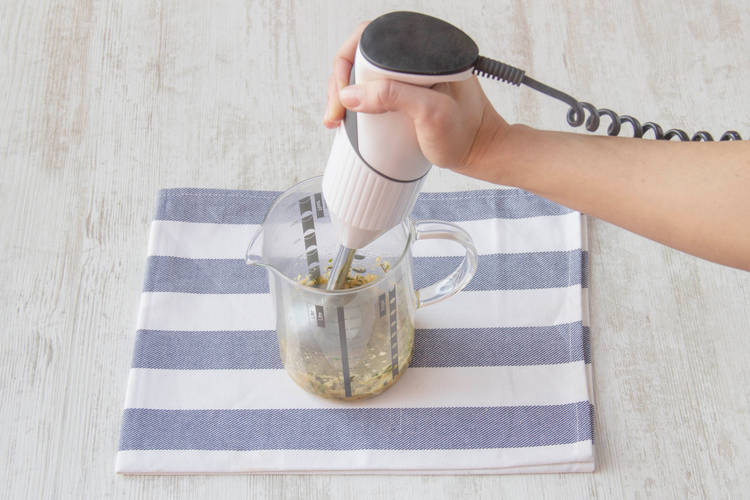 Marinade mit Mixer zubereiten