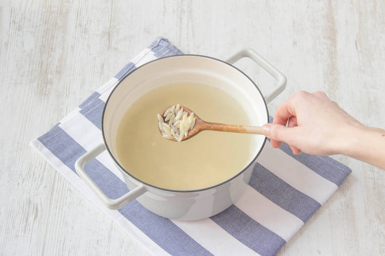 Risoni kochen und abgießen