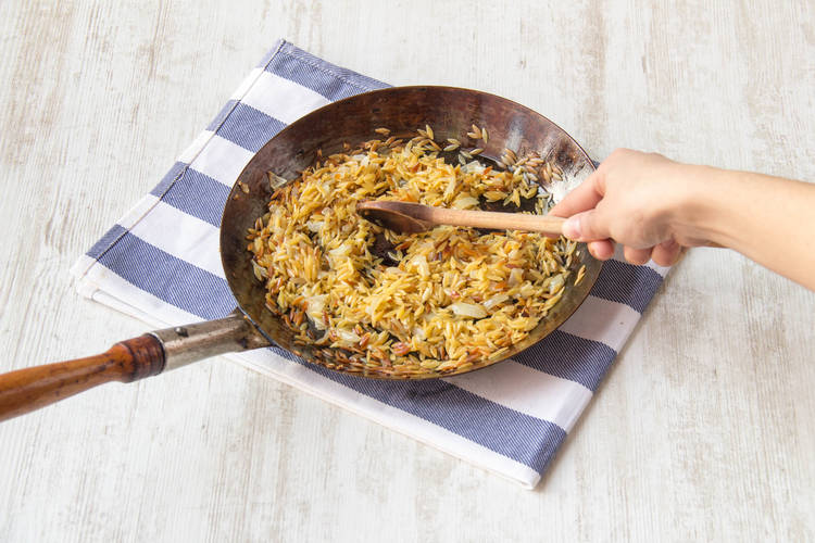 Kook de orzo droog