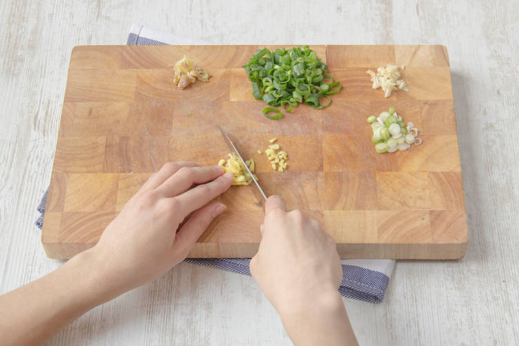 Cut the garlic