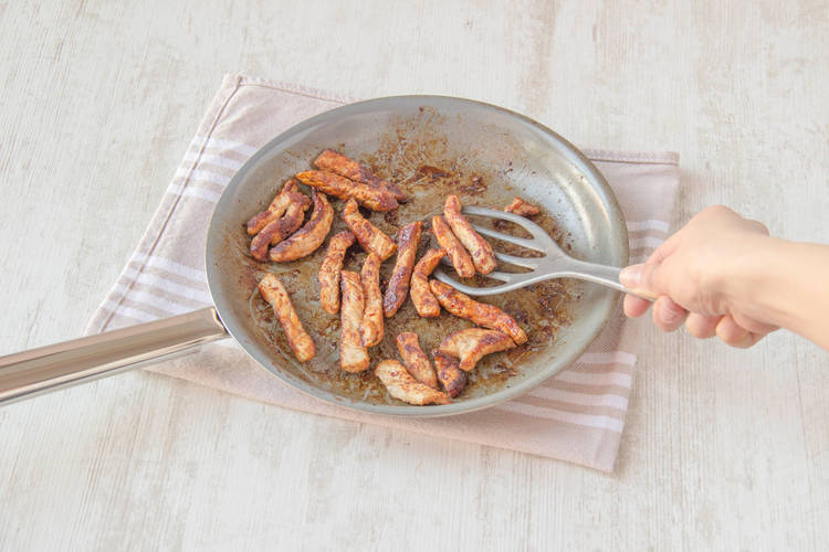 Fry the pork with Mexican seasoning
