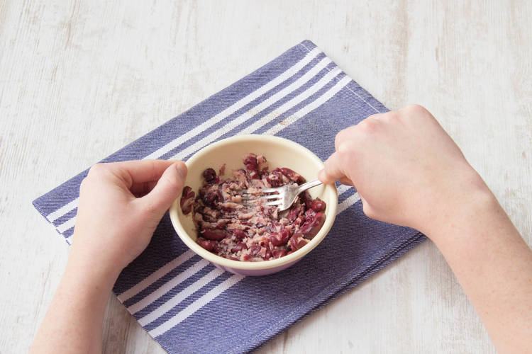 Mash up the kidney beans in a bowl