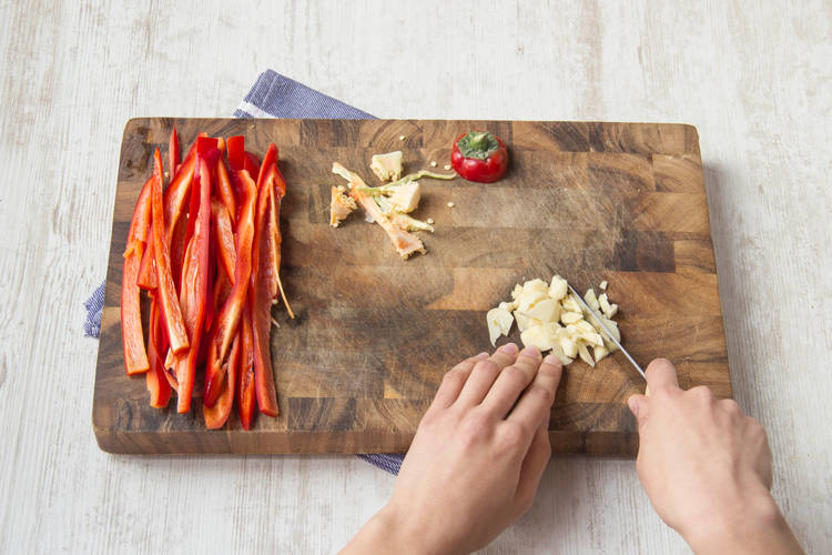 Remove seeds of pepper and cut into about 10 slices