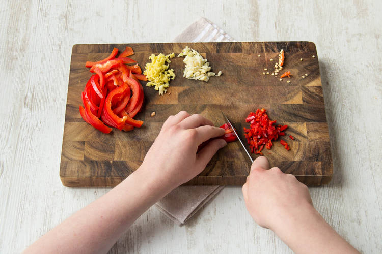 Cut the chilli