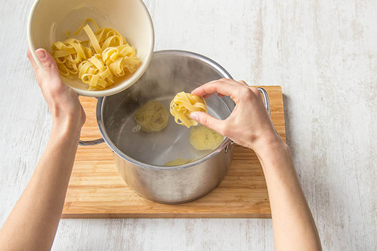 Prepare the fettucine