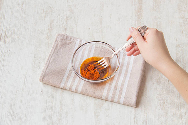 Combine harissa paste and oil