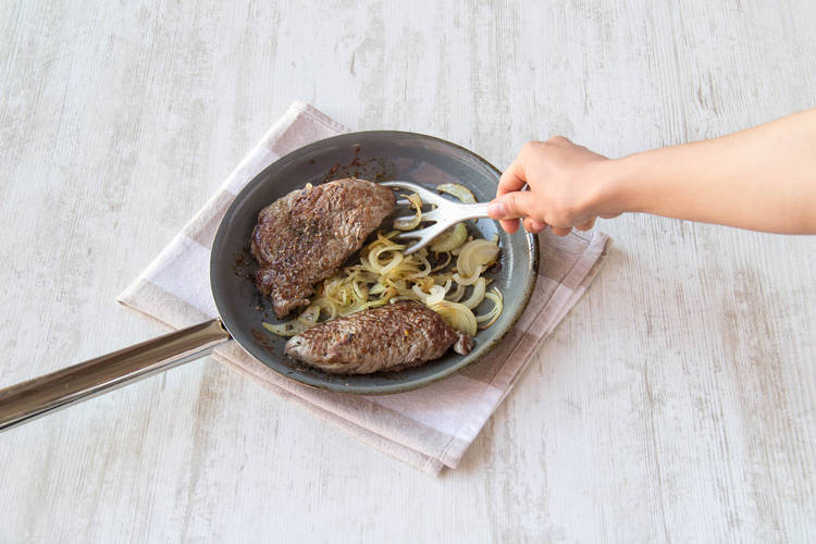 Das Steak anbraten