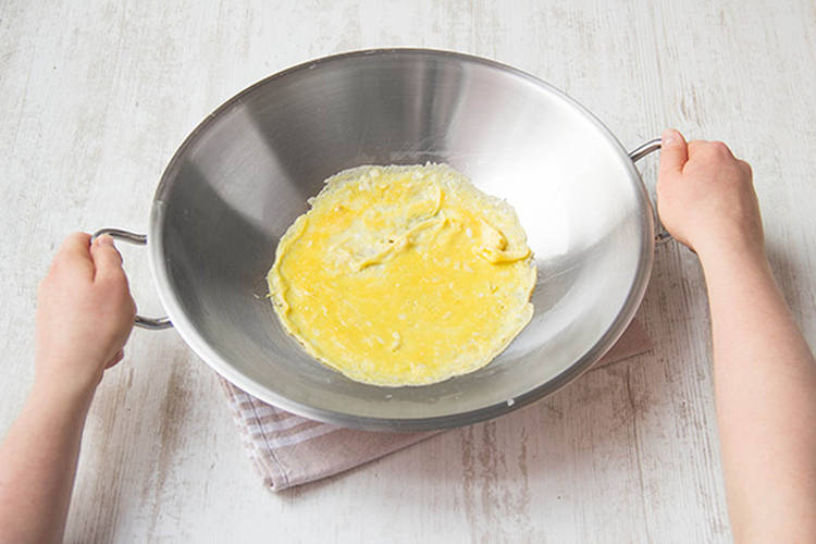 Cook the omlette