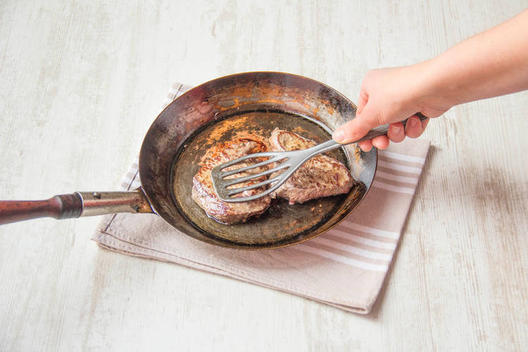 STEAKS ANBRATEN