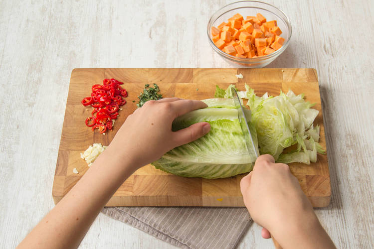 Salat schneiden
