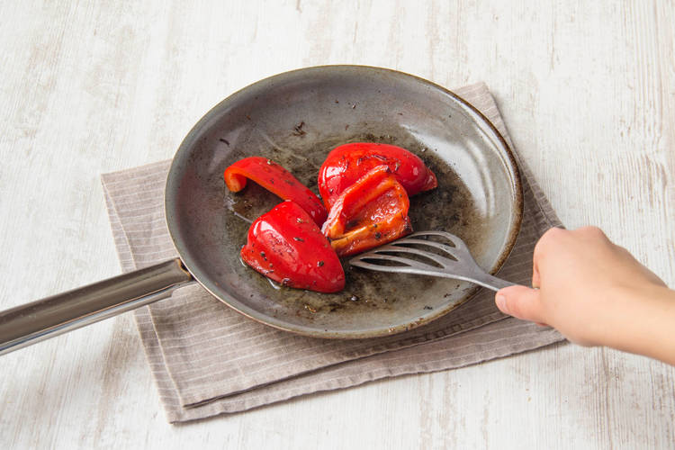 Paprika anbraten und mit Essig abschmecken