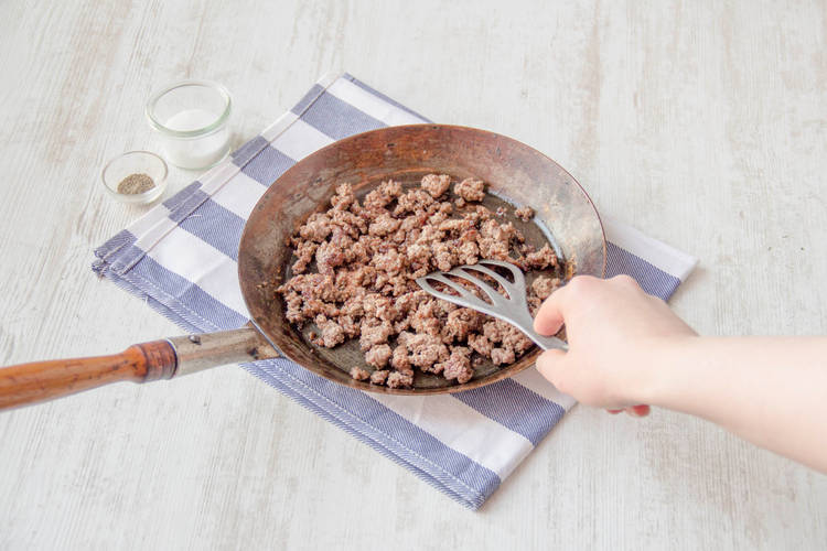 Break and cook the beef